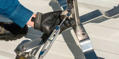 INSTALACION LINEAS DE VIDA TECHO TRABAJO EN ALTURAS